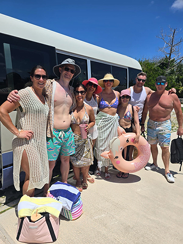 Photo of a tour group of people at the beach Photo of a tour group of people at the beach